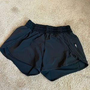Lululemon 2.5” hotty hot shorts. Size 4